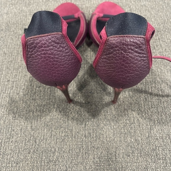 Burberry Elegant Burgundy Heels - Picture 3 of 5